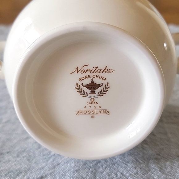 Noritake Rosslyn Sugar Bowl with Lid - Picture 4 of 4